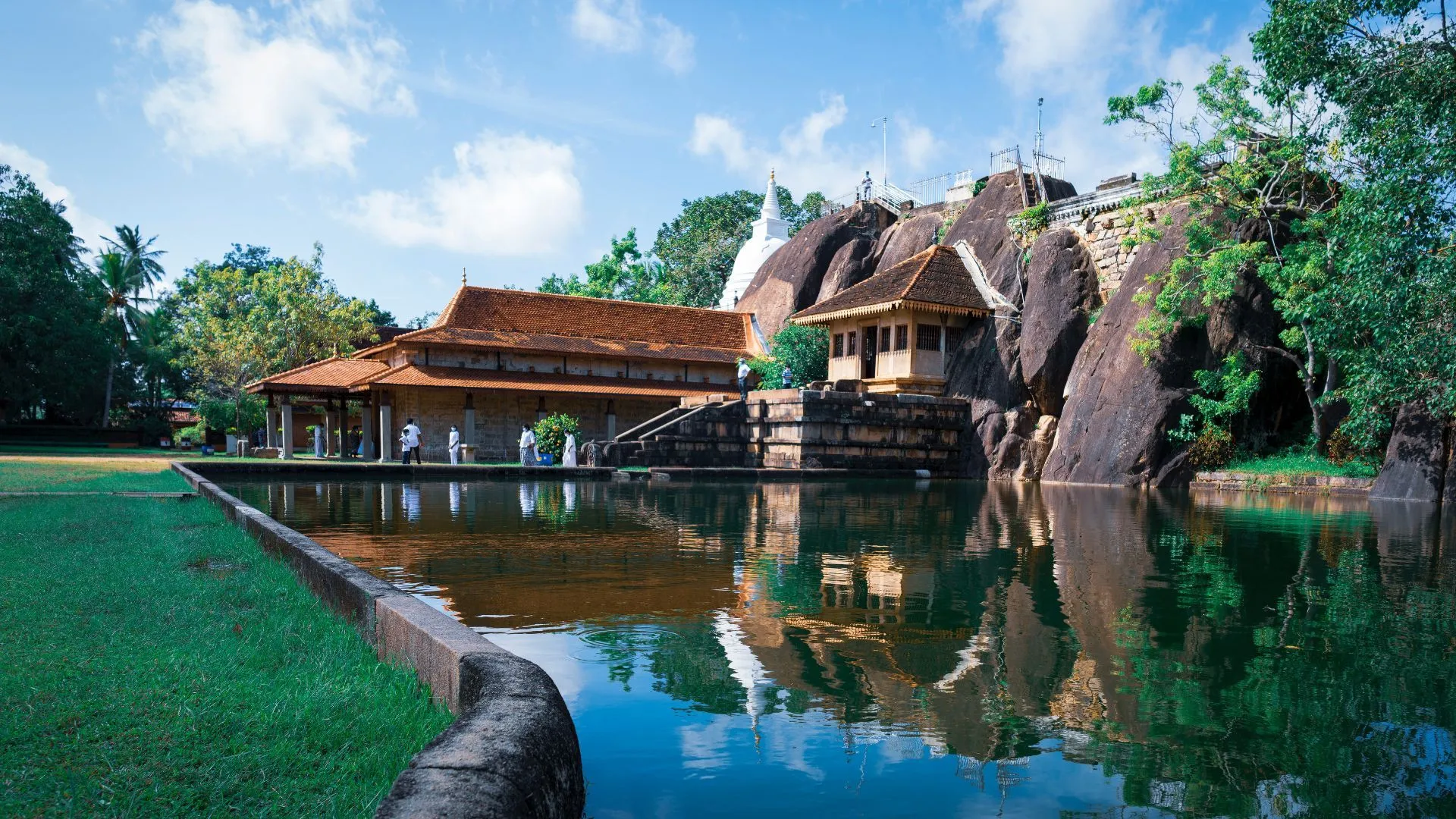 anuradhapura-sri-lanka.jpeg